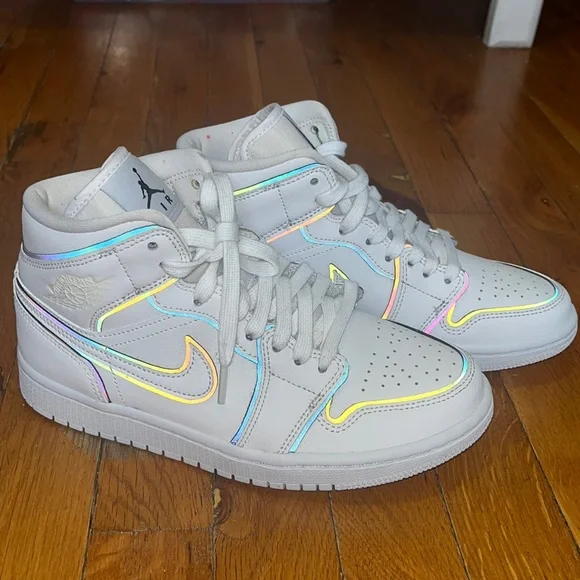 women's air jordan 1 mid se iridescent trim